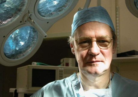 La-batalla-contra-la-muerte-en-la-mesa-de-operaciones_image_380